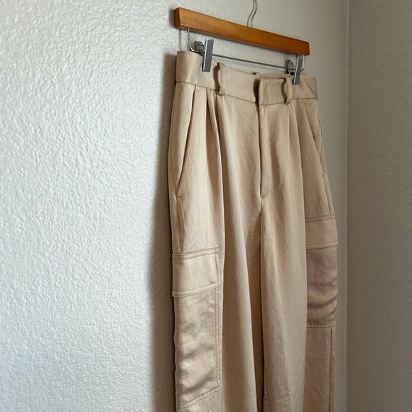 Madewell High Rise Straight Pleated Cargo Satin Trousers in Light Sand, Size 6 - Picture 5 of 12